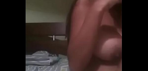  Peruana exitada me envia su video masturbandose